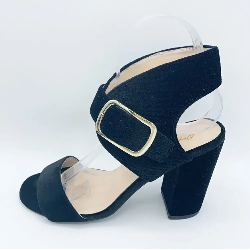 Qupid Women’s Velvet Wide Strap Chunky Heel Sandals‎ in Black Sz 7